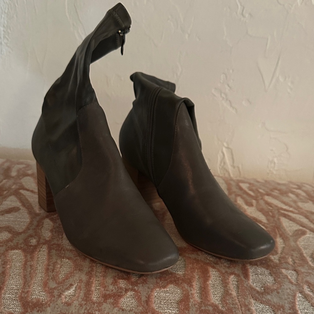 Elegant Dark Gray Ankle Boots